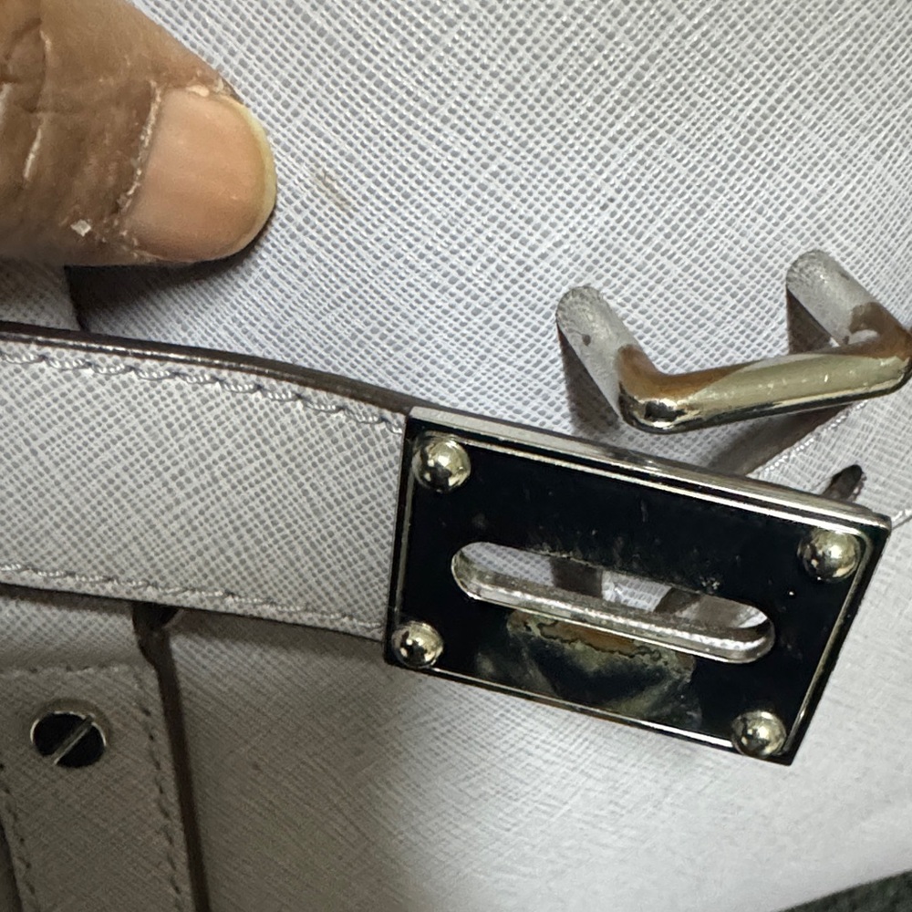 Michael Kors Lavender Saffiano Satchel with Silver MK Padlock - Picture 4 of 16